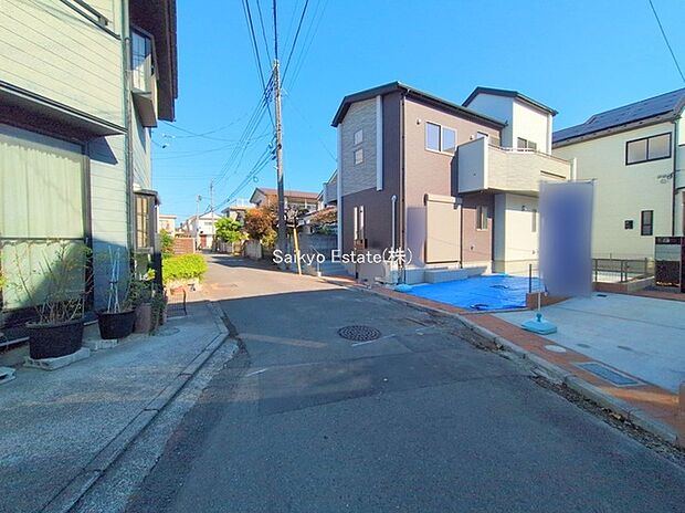 【前面道路】武蔵野公園まで徒歩約11分など周辺は公園が点在する緑豊かな住環境です。この機会に是非、周辺環境も併せて現地をご覧ください。