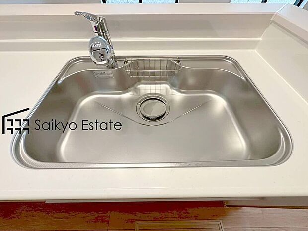 【浄水器】「浄水器」をスリムに内蔵したハンドシャワー式の水栓金具です。シンクもスッキリ！
