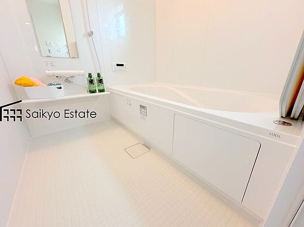 【浴室（施工例）】一日の疲れを癒してくれる一坪タイプの広々バスルーム♪雨の日のお洗濯にも大活躍な浴室暖房乾燥機付きです！