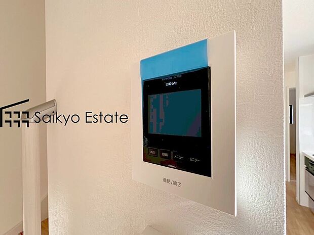 【TVモニター付きインターホン】「TVモニター付きインターホン」は、玄関に行かなくても誰が来たのか確認でき、お子様のお留守番も安心です。
