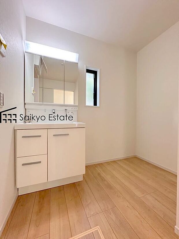 【シャワー付き洗面化粧台】「シャワー付き洗面化粧台」は暮らしを快適にしてくれます。朝の身支度もスムーズに♪