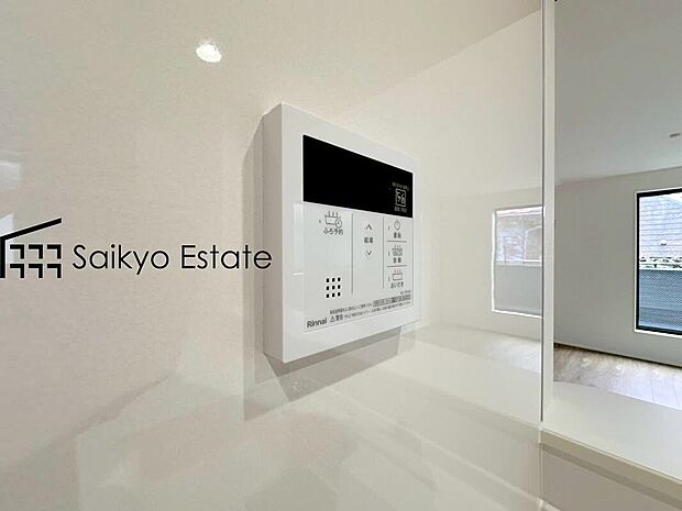 【オートバスシステム】「オートバスシステム」は浴室のお湯張り、温度調整などを、キッチンなど浴室以外から操作が出来る便利なシステムです。
