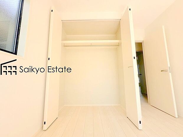 【収納（施工例）】各居室に収納を設けておりますので、衣類の他にもカバンや小物など何でも収納して、居室の全空間を有効活用できます♪