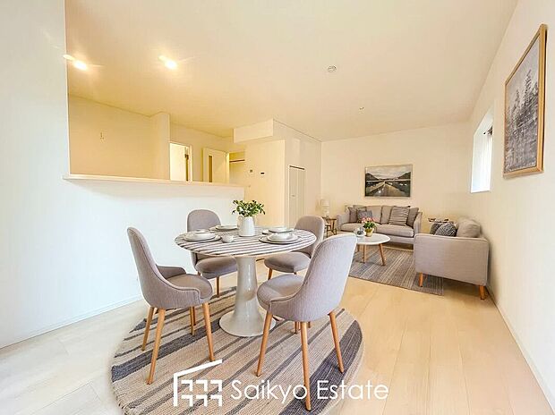 【リビング【施工例】】家族が集い、楽しい会話と美味しいごはん。何気ない家族団らんの時間が幸せに感じられる、そんな空間になりそうです。
