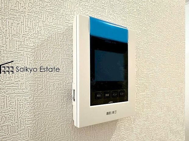 【TVモニター付きインターホン】「TVモニター付きインターホン」は、玄関に行かなくても誰が来たのか確認でき、お子様のお留守番も安心です。