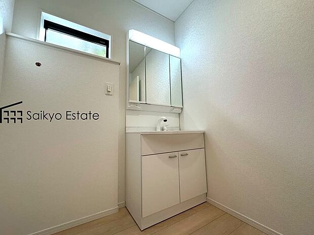 【シャワー付き洗面化粧台】「シャワー付き洗面化粧台」は暮らしを快適にしてくれます。朝の身支度もスムーズに♪