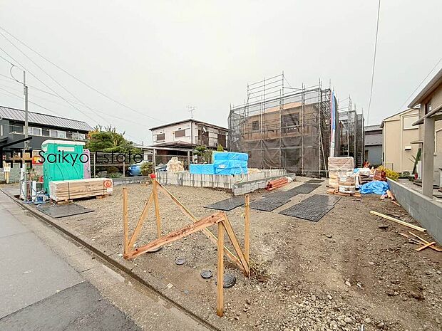 【現地外観】小学校まで徒歩約12分、中学校まで徒歩約16分でお子様が無理なく通える距離です。保育園や幼稚園も近くに多数あり、子育てファミリーには嬉しい環境です！