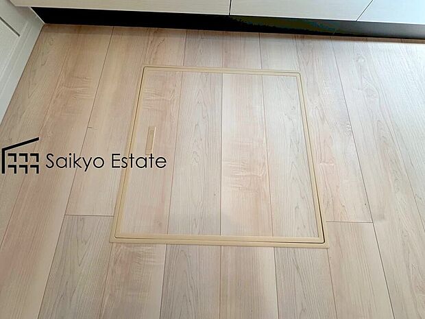 【床下収納】「床下収納」はストックの食材や普段使わない調理器具・食器などを管理しやすく収納できます。