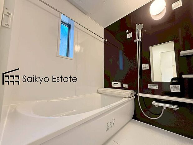 【浴室】一日の疲れを癒してくれる一坪タイプの広々バスルーム♪雨の日のお洗濯にも大活躍な浴室暖房乾燥機付きです！