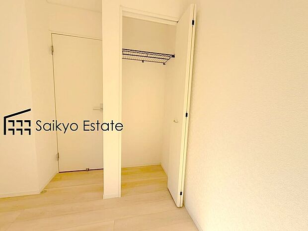 【収納】居室に収納を設けておりますので、衣類の他にもカバンや小物など何でも収納して、居室の全空間を有効活用できます♪