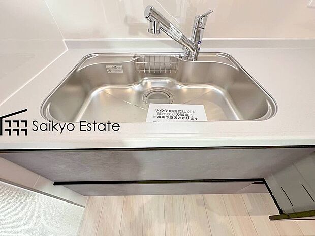 【【浄水器】】浄水器をスリムに内蔵したハンドシャワー式の水栓金具です。シンクもスッキリ!