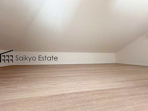 【ロフト(施工例)】お子様にも人気のロフト。季節の物やアウトドアグッズなどを収納して生活空間を広々としたスペースに!