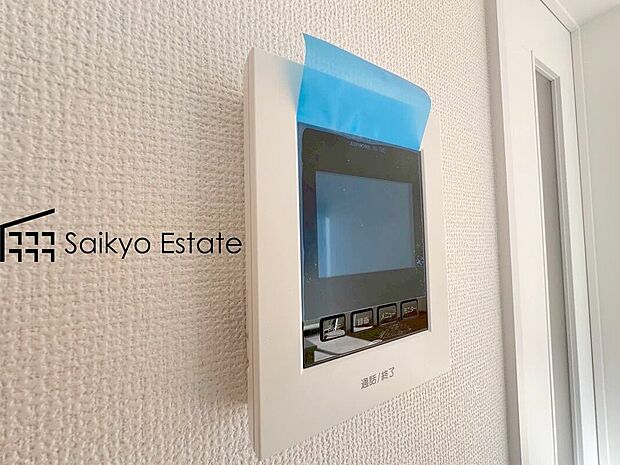 【TVモニター付きインターホン】「TVモニター付きインターホン」は、玄関に行かなくても誰が来たのか確認でき、お子様のお留守番も安心です。