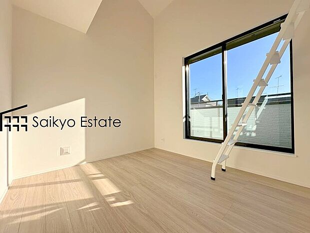 【洋室(施工例)】2面採光で明るく風通しも良好です!天気の良い日は是非窓を開けて空気の入れ替えをしてみるのはいかがでしょうか♪