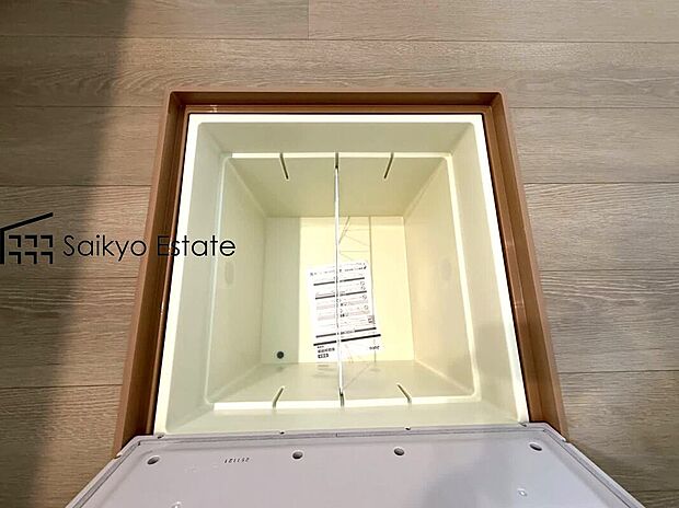 【床下収納】「床下収納」は日用品のストックや、使用頻度の低い物などを収納するのに便利なスペースです。