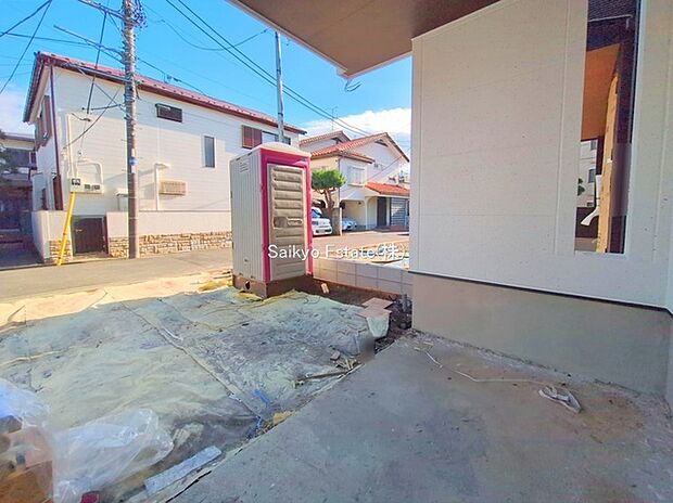 【駐車場】車種にもよりますが駐車2台可能です！来客時などに便利な他、セカンドカーをお持ちの方、購入をご検討の方は必見です！
