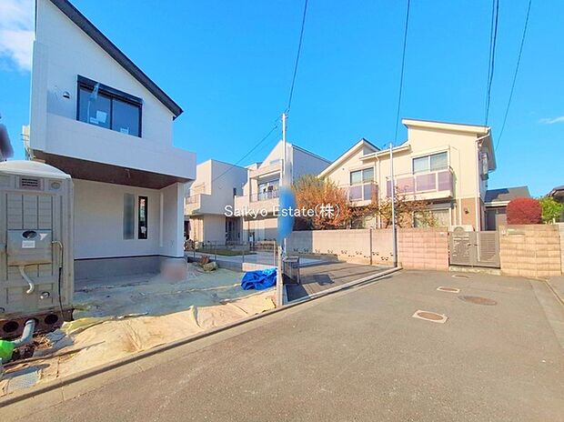 【前面道路】交通量の少ない前面道路ですので、小さなお子様がおられるご家庭でも安心してお住まいいただけます。