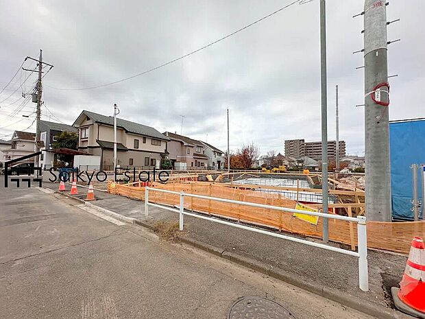 【現地外観】国が定めた住宅性能表示制度7項目において最高等級を取得！耐震性や建物の劣化軽減、ホルムアルデヒド対策が施された安心な邸宅です。
