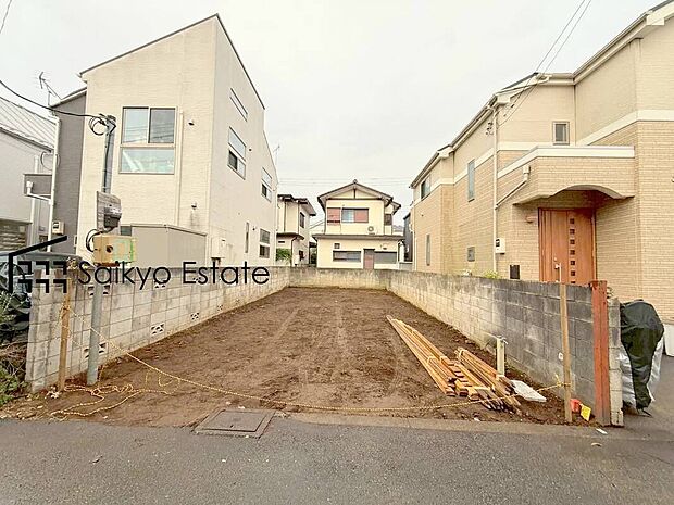 【現地写真】現地周辺には、保育園、小学校、中学校など教育施設が徒歩圏内に点在。お子様を目の届く範囲で通学させることができ、家族に安心なロケーションです。