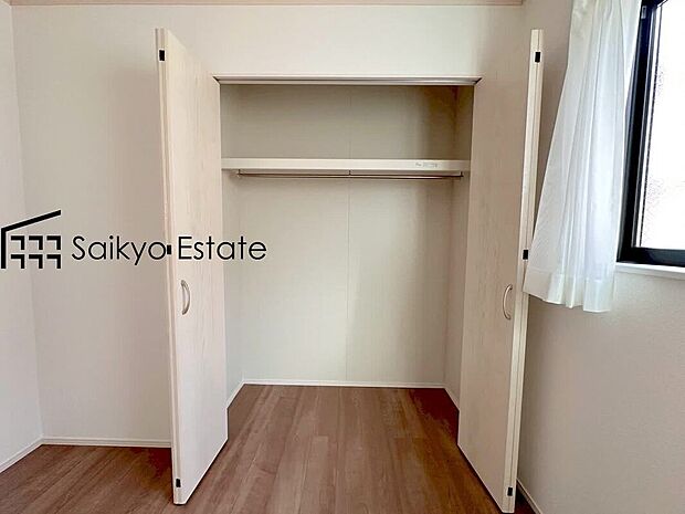【収納】各居室に収納を設けておりますので、衣類の他にもカバンや小物など何でも収納して、居室の全空間を有効活用できます♪