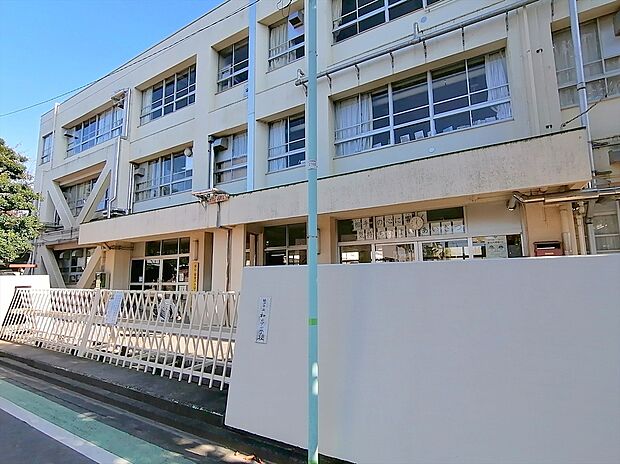狛江市立和泉小学校（約857m）