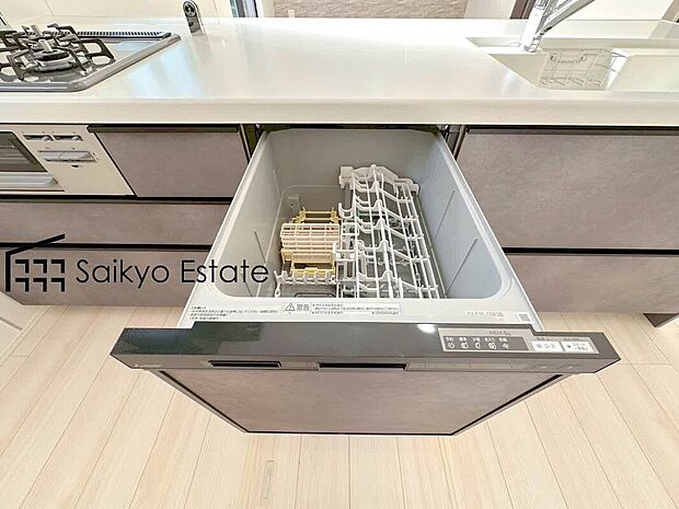 【食洗機】「ビルトイン食洗機」は手洗いよりも経済的で家計に優しく、家事の負担を軽減してくれるママの強い味方ですね。
