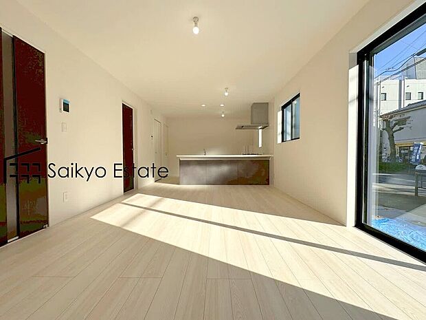 【リビング】家族が集い、楽しい会話と美味しいごはん。何気ない家族団らんの時間が幸せに感じられる、そんな空間になりそうです。
