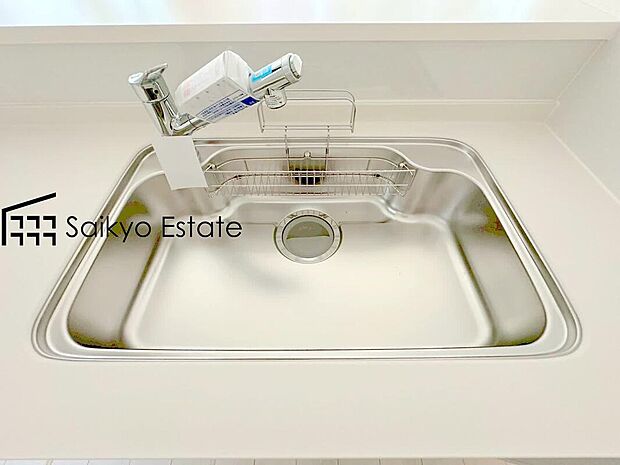 【【浄水器】】浄水器をスリムに内蔵したハンドシャワー式の水栓金具です。シンクもスッキリ！