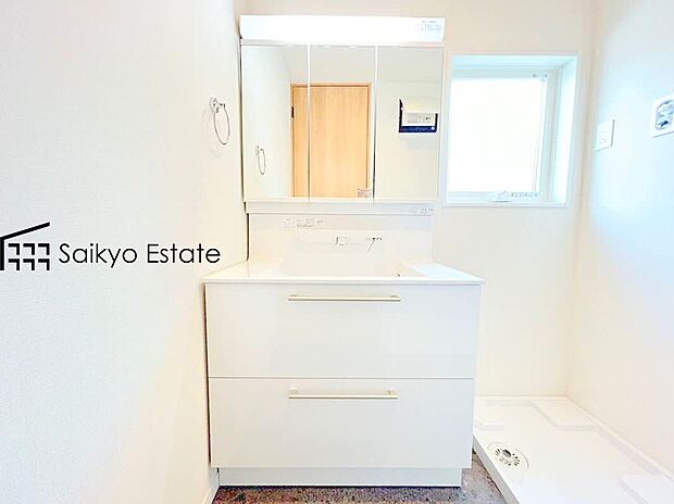 【洗面【施工例】】三面鏡付きの洗面化粧台を完備。収納スペースも十分ございますので、ドライヤーなどすっきりと片付きます♪
