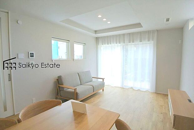 【リビング【施工例】】リビングには2箇所に床暖房を完備。冬でもポカポカ快適空間！空気を汚さずに室内を快適な温度に保ちます。
