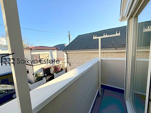 【バルコニー】お洗濯物やお布団を干すのに十分なスペースを確保したバルコニー。陽当りの良さも魅力です!