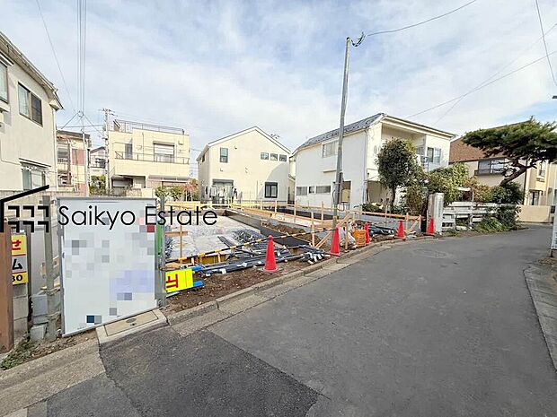 【現地写真】コンビニまで徒歩約7分、スーパーまで徒歩約7分など、周辺は商業施設が充実した暮らし便利な立地です!急なお買い物も安心です♪