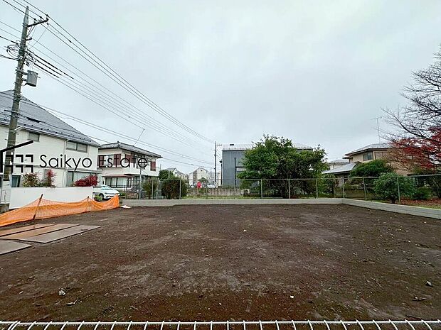 【現地写真】小学校まで徒歩約5分、中学校まで徒歩約18分でお子様が無理なく通える距離です。保育園や幼稚園も近くに多数あり、子育てファミリーには嬉しい環境です！是非この機会に直接現地をご覧ください。
