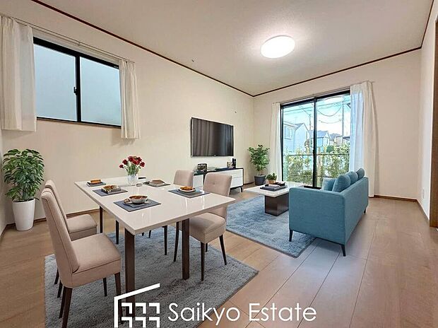 【リビング（施工例）】広々としたLDKは家具の配置など楽しめます！ダイニングテーブルとソファーを置いても余裕の広さです！
