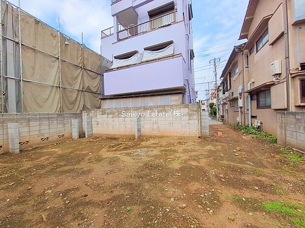 【現地写真】コンビニまで徒歩約4分、スーパーまで徒歩約5分など、周辺は商業施設が充実した暮らし便利な立地です！急なお買い物も安心ですね♪