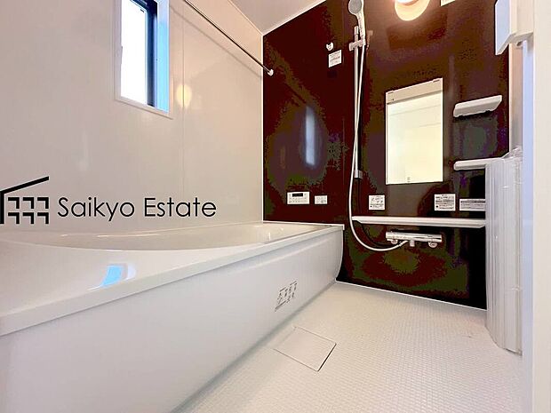 【浴室】一日の疲れを癒してくれる一坪タイプの広々バスルーム♪雨の日のお洗濯にも大活躍な浴室暖房乾燥機付きです！