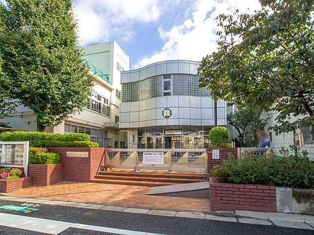 杉並区立沓掛小学校（約450m）