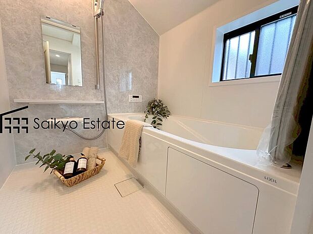 【浴室【施工例】】一日の疲れを癒してくれる広々バスルーム♪雨の日のお洗濯にも大活躍な浴室暖房乾燥機付きです！