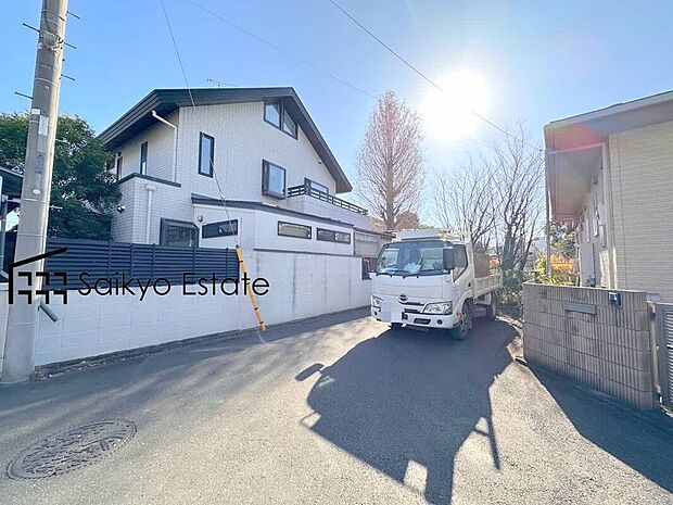 【前面道路】交通量の少ない前面道路ですので、小さなお子様がおられるご家庭でも安心してお住まいいただけます。