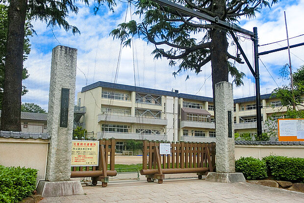 調布市立深大寺小学校（約570m）