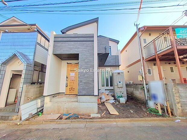 【現地写真】20帖以上の広々LDKに居室が3部屋！全室2面採光、全居室収納完備！大型パントリーやSIC、リビング収納など収納豊富！バルコニー2箇所！