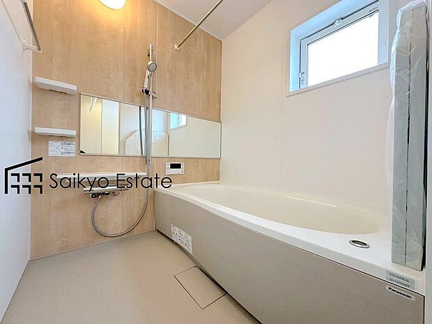 【浴室】一日の疲れを癒してくれる一坪タイプの広々バスルーム♪雨の日のお洗濯にも大活躍な浴室暖房乾燥機付きです!