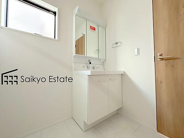 【シャンプードレッサー付洗面化粧台】「シャンプードレッサー付きの洗面台」は暮らしを快適にしてくれます。朝の身支度もスムーズに♪