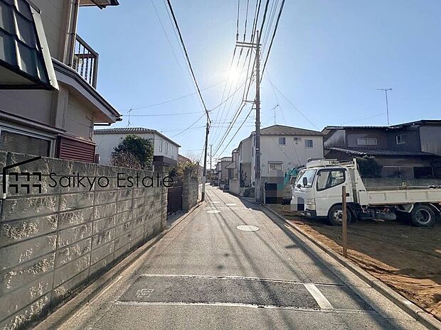【前面道路】交通量の少ない前面道路ですので、小さなお子様がおられるご家庭でも安心してお住まいいただけます。