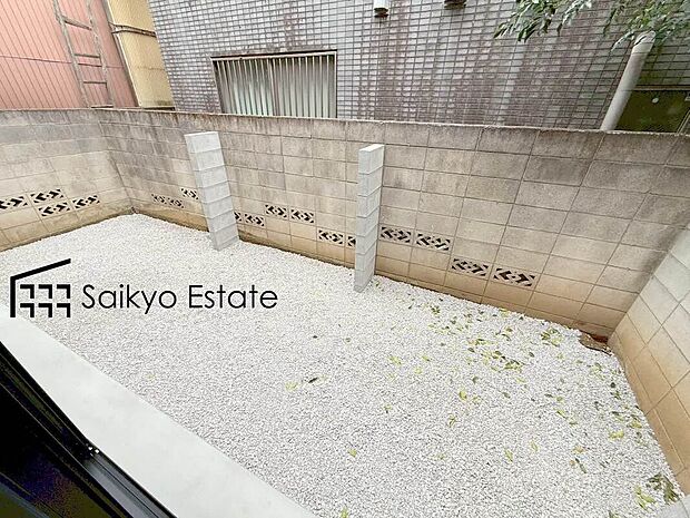【庭】南庭がございますので、家庭菜園やガーデニング、夏はお子様の水遊びやBBQなど楽しみが広がります♪