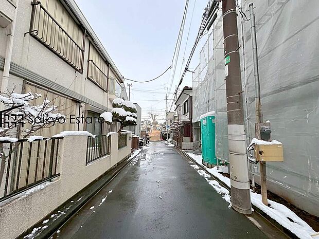 【前面道路】交通量の少ない前面道路ですので、小さなお子様がおられるご家庭でも安心してお住まいいただけます。