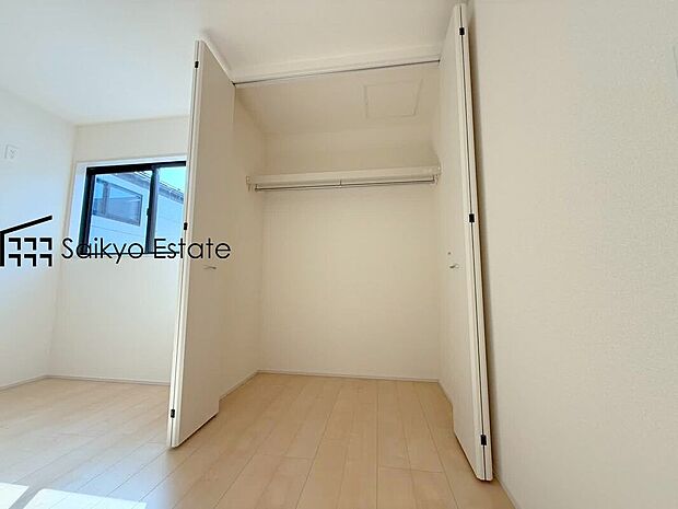 【収納】各居室に収納を設けておりますので、衣類の他にもカバンや小物など何でも収納して、居室の全空間を有効活用できます♪