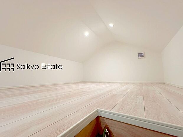 【小屋裏収納】多目的にお使い頂ける7.5帖の小屋裏収納付き。季節物の収納や備蓄物の保管場所、ちょっとした趣味の部屋等にもお使い頂けます。