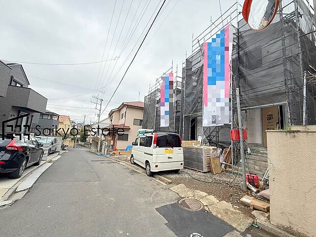 【前面道路】前面道路、幅員がございますので、駐車もスムーズに行えます！駐車が少し苦手なママさんでも安心ですね♪