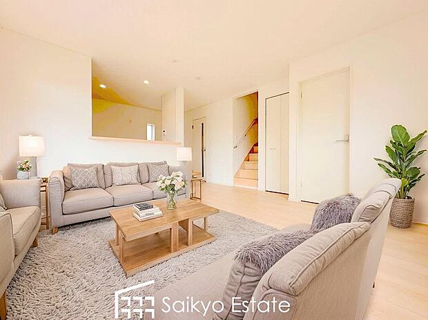 【リビング【施工例】】ご家族の会話やコミュニケーションを重視したリビングイン階段です!「おはよう」や「おやすみ」、「おかえり」のある毎日を!